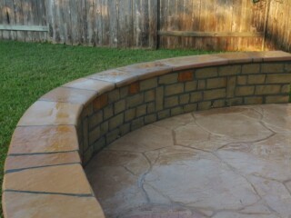 Curved Llano Choprock Sitting Bench with Arizona Buckskin Flagstone Tops