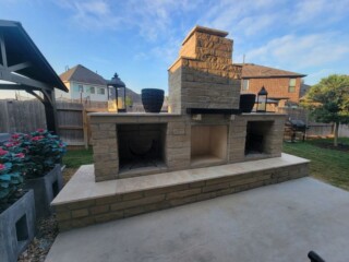 Llano choprock, with light blend travertine tops