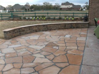 Oklahoma chop rock wall and buckskin flagstone patio