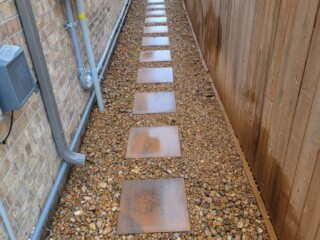 20"x20" antique buff stepping stones, 1-1/2"brown gravel