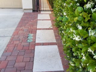 Cambridge cobble pavers with travertine