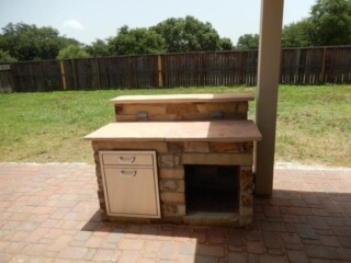 Chop rock bar with drawer unit and storage space and elevated bar section