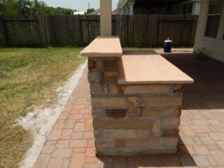 Chop rock bar with elevated back