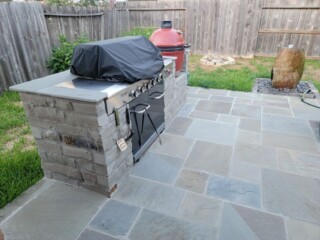 Grey choprock capped with Pennsylvania full color flagstone