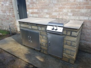 Llano tan chop rock capped with light travertine