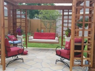 Cedar pergola with trellis on corners