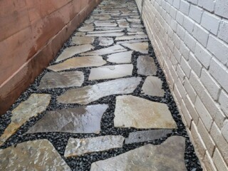 Silvermist flagstone with blackstar gravel