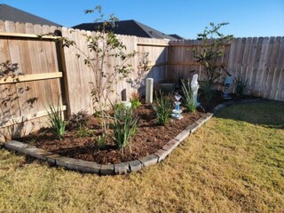 Single course 4 inch grey chop rock border
